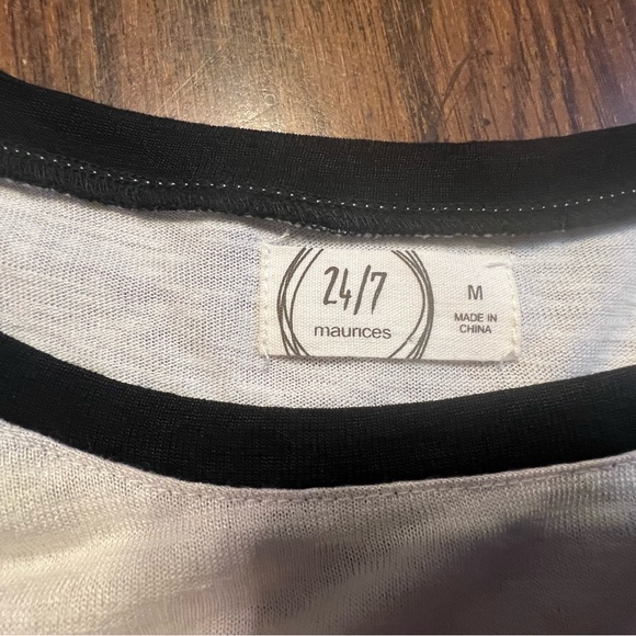 3/4 length arms.  Light weight. - Picture 3 of 4